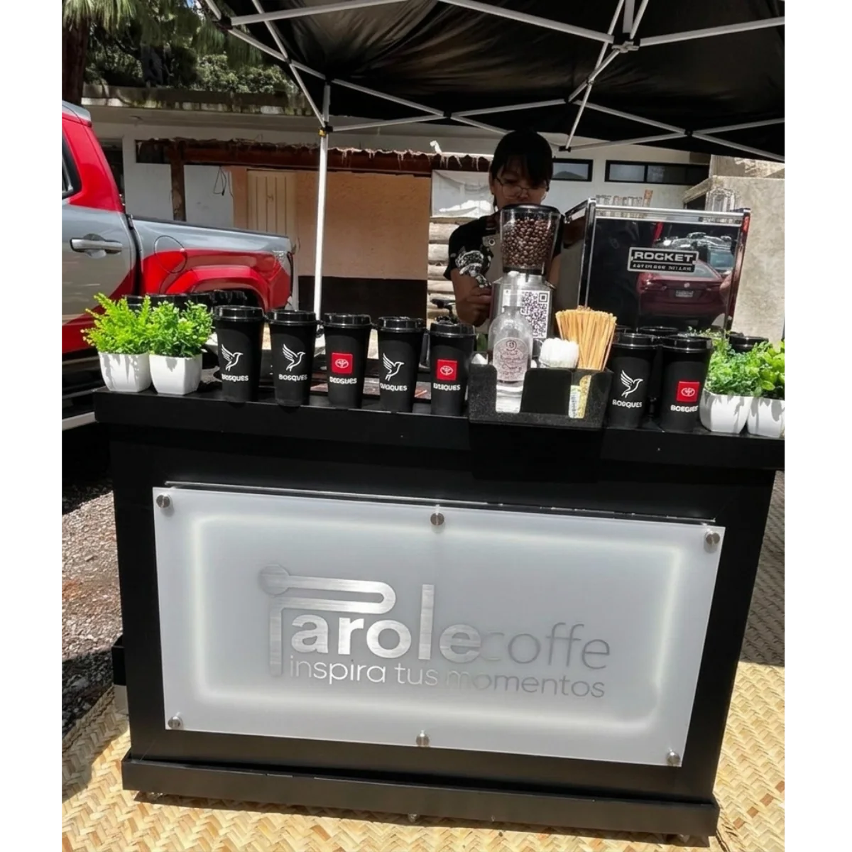 Barra de Parole Coffe montada para servicio de café en evento